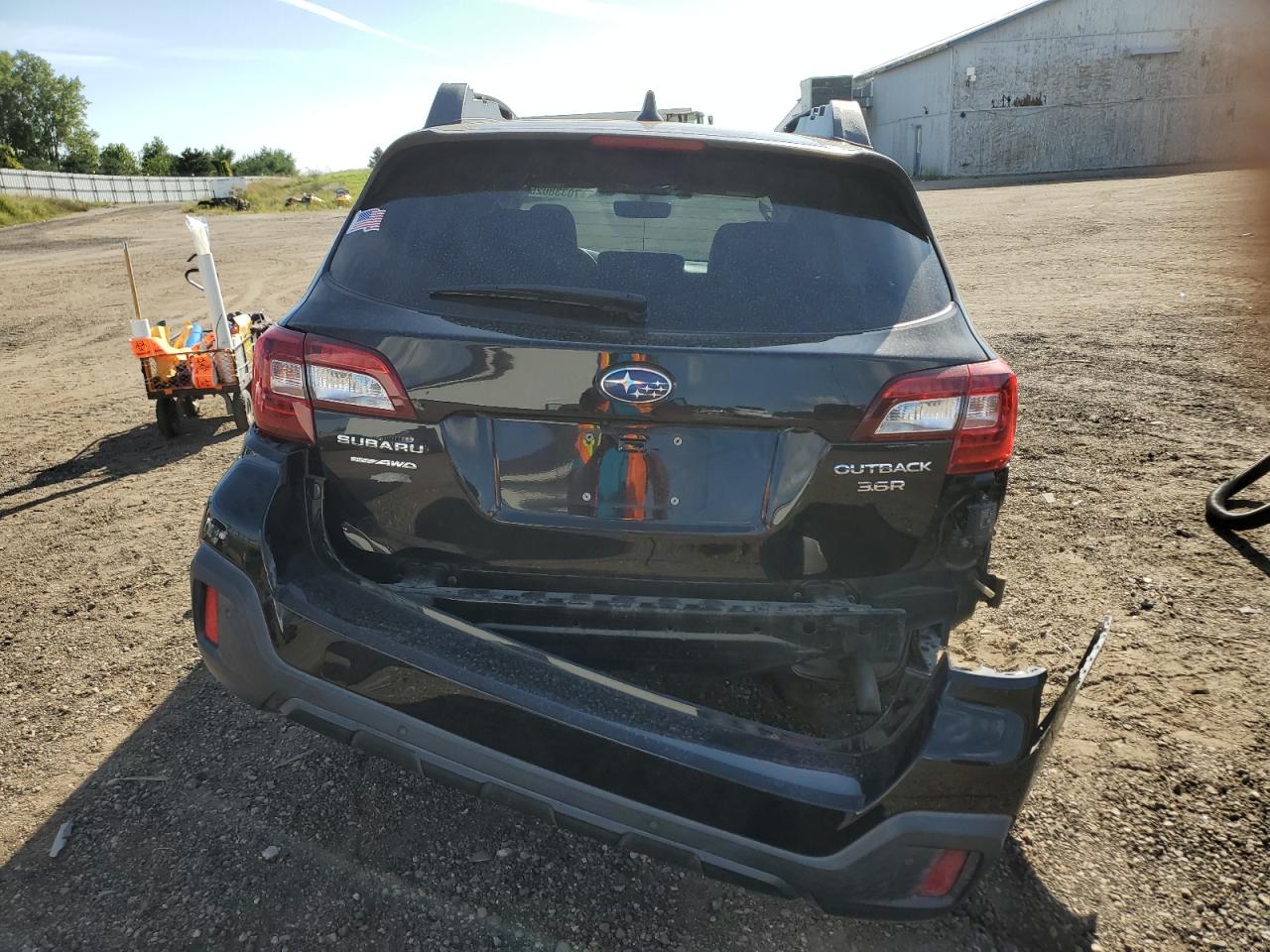 2018 Subaru Outback 3.6R Limited VIN: 4S4BSENC1J3283619 Lot: 70338025