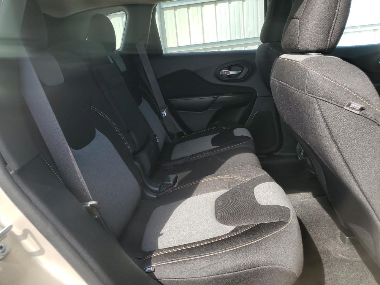 2015 Jeep Cherokee Sport VIN: 1C4PJMAB8FW569171 Lot: 70459875