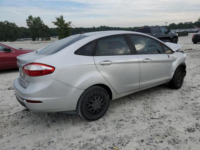  FORD FIESTA 2016 Серебристый