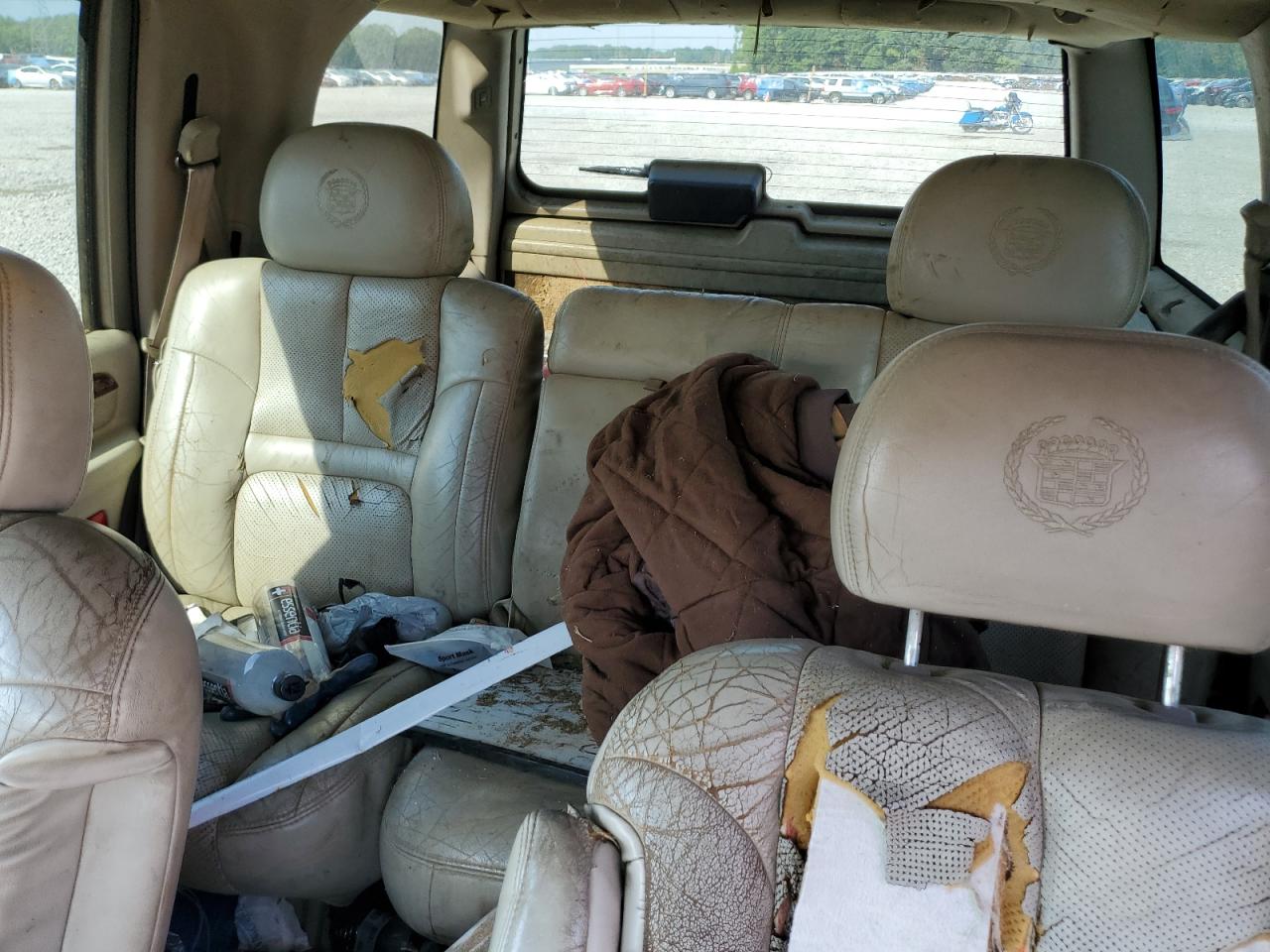 2000 Cadillac Escalade Luxury VIN: 1GYEK63R6YR196587 Lot: 69536935