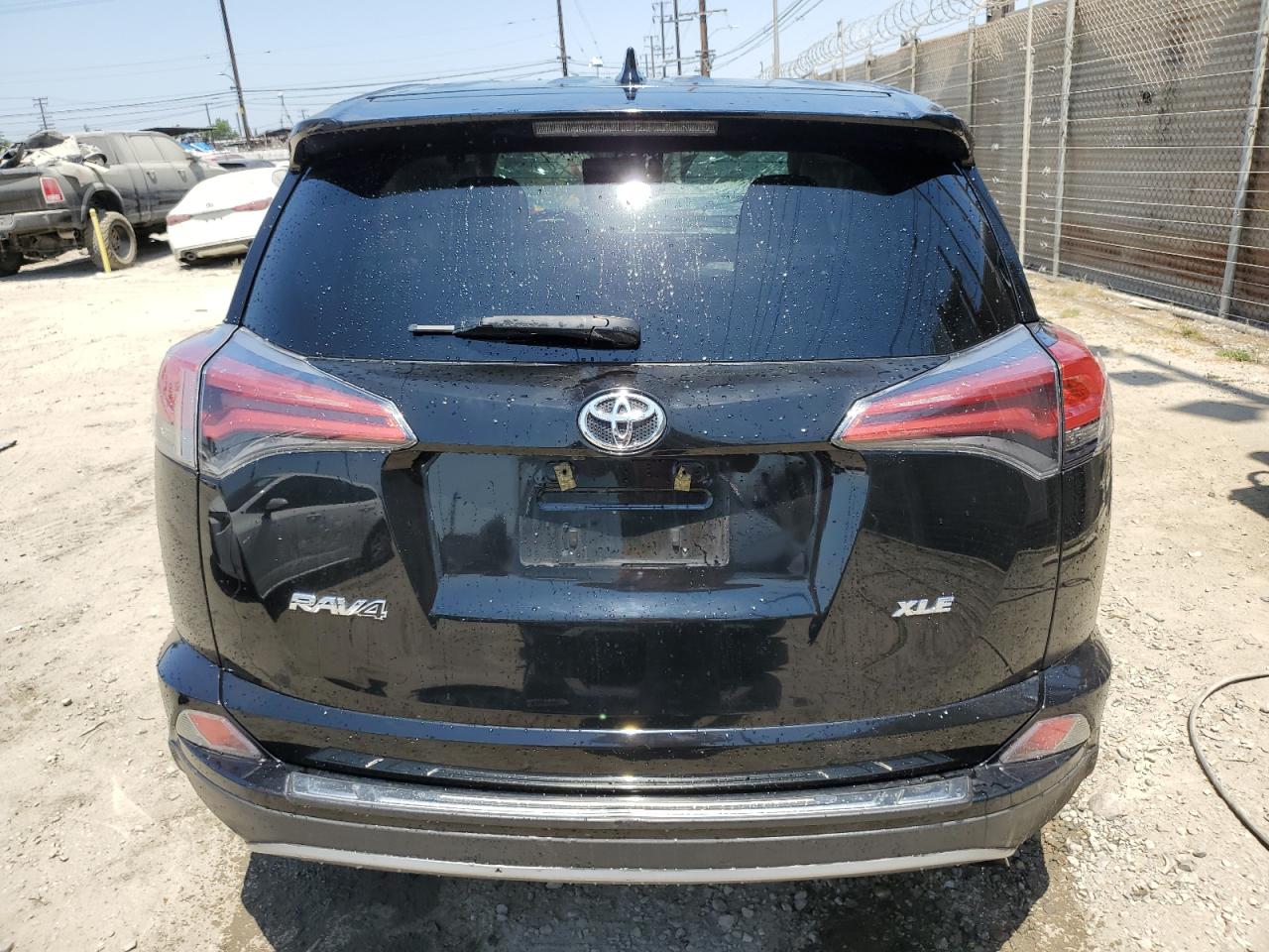 2017 Toyota Rav4 Xle VIN: 2T3WFREV8HW402003 Lot: 68040055