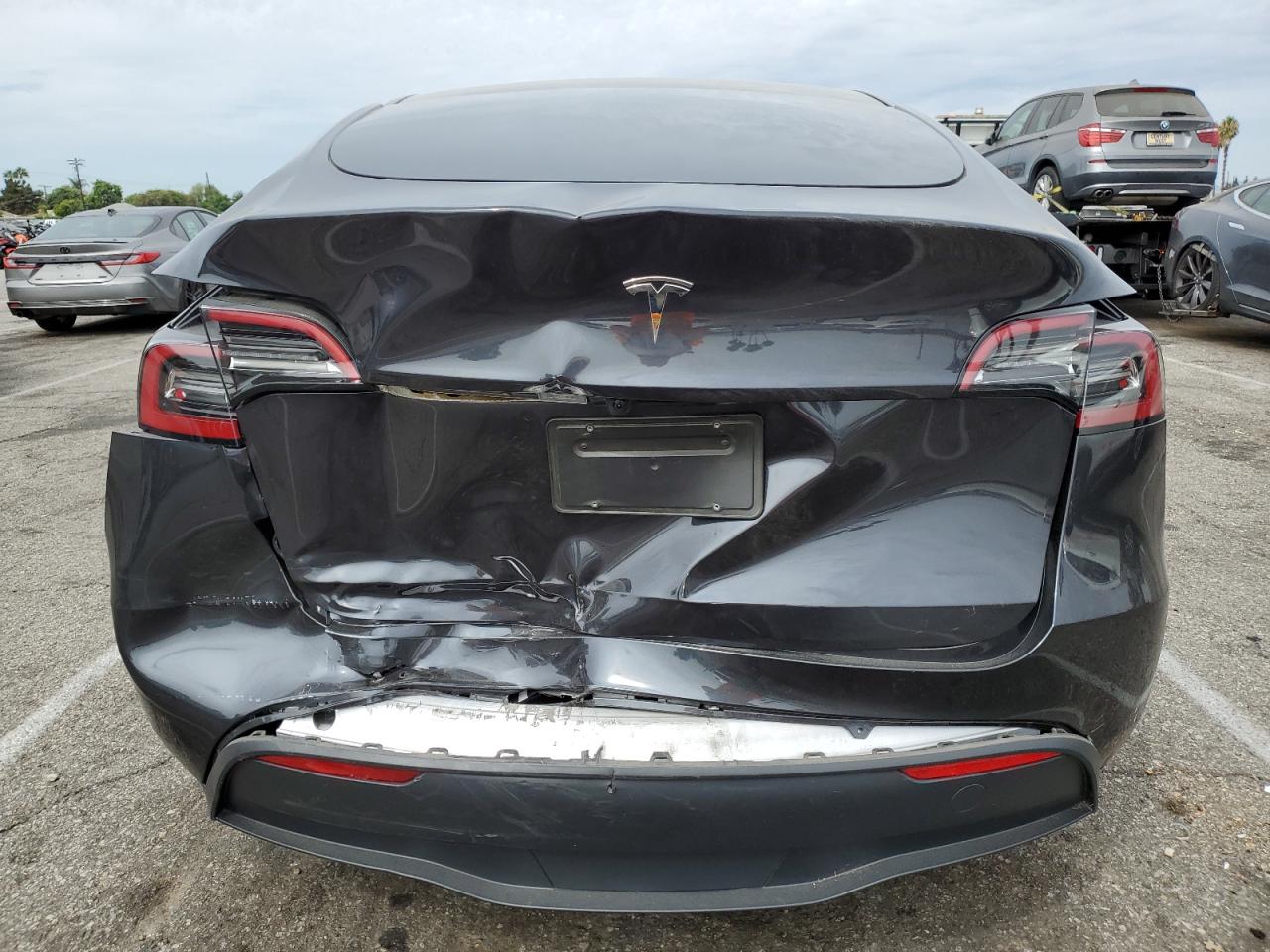 2024 Tesla Model Y VIN: 7SAYGDED1RF112535 Lot: 70927405