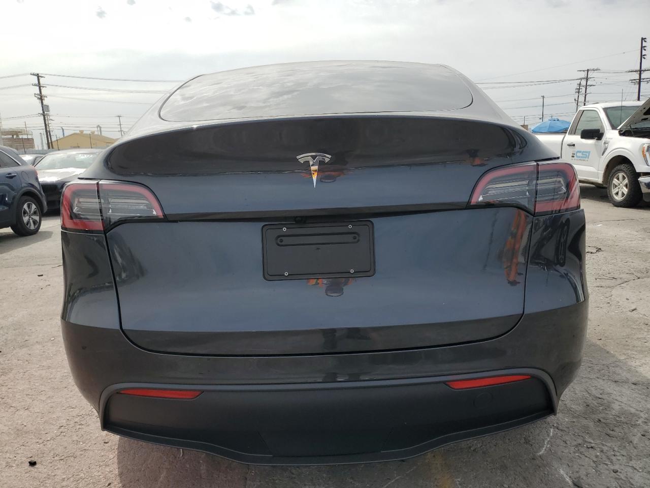 2025 Tesla Model Y VIN: 7SAYGDED7SF317637 Lot: 70943885