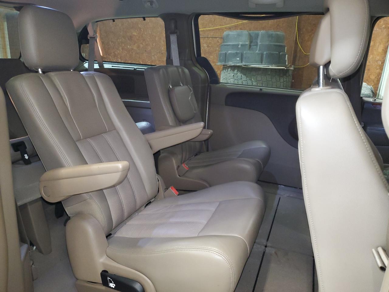 2011 Chrysler Town & Country Touring L VIN: 2A4RR8DG3BR605183 Lot: 70840235