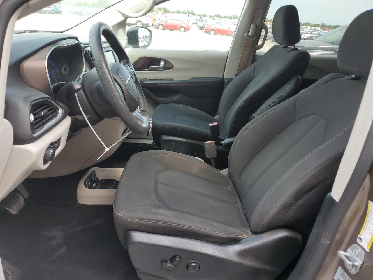 2017 Chrysler Pacifica Touring VIN: 2C4RC1DG4HR663696 Lot: 70328435