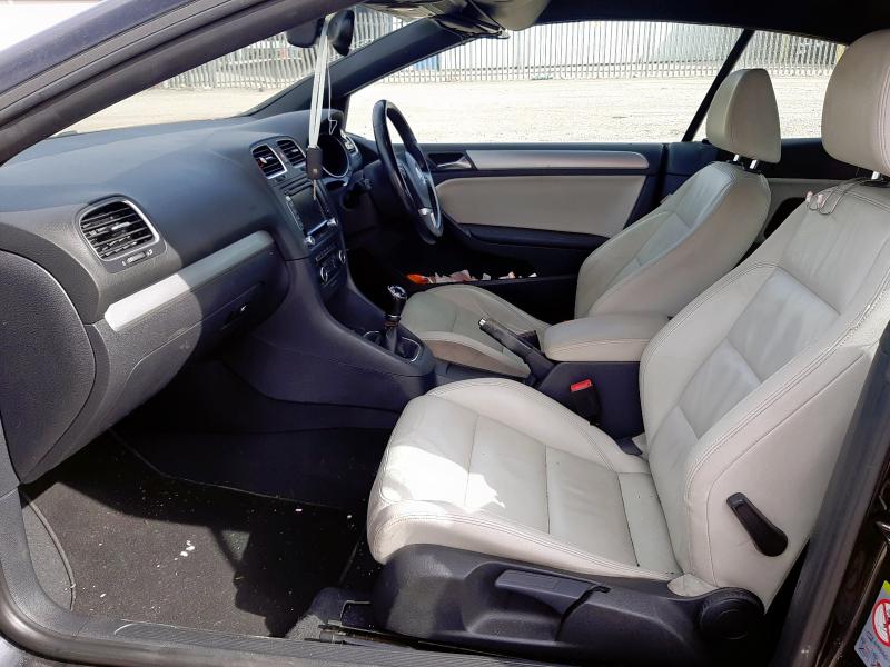 2011 VOLKSWAGEN GOLF SE