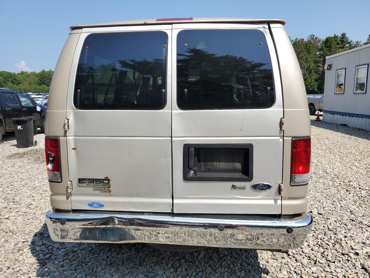 2011 Ford Econoline E350 Super Duty Wagon VIN: 1FBNE3BL8BDB03621 Lot: 68352295