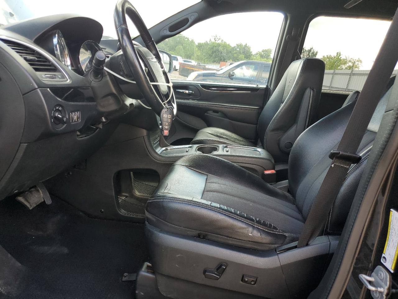 2014 Chrysler Town & Country S VIN: 2C4RC1HG4ER311059 Lot: 70173685