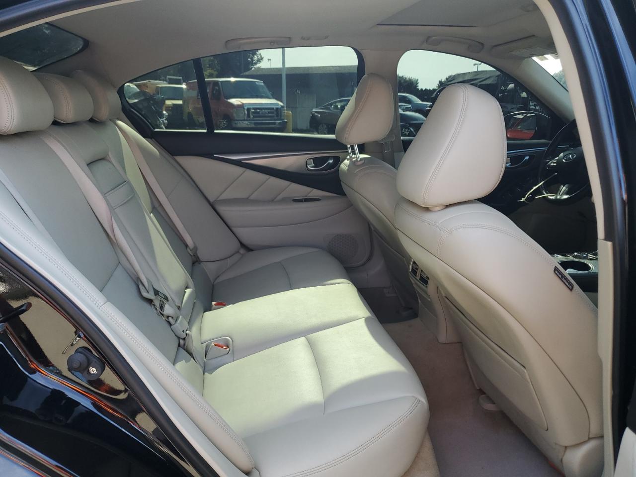 2015 Infiniti Q50 Base VIN: JN1BV7AR8FM402840 Lot: 70261285