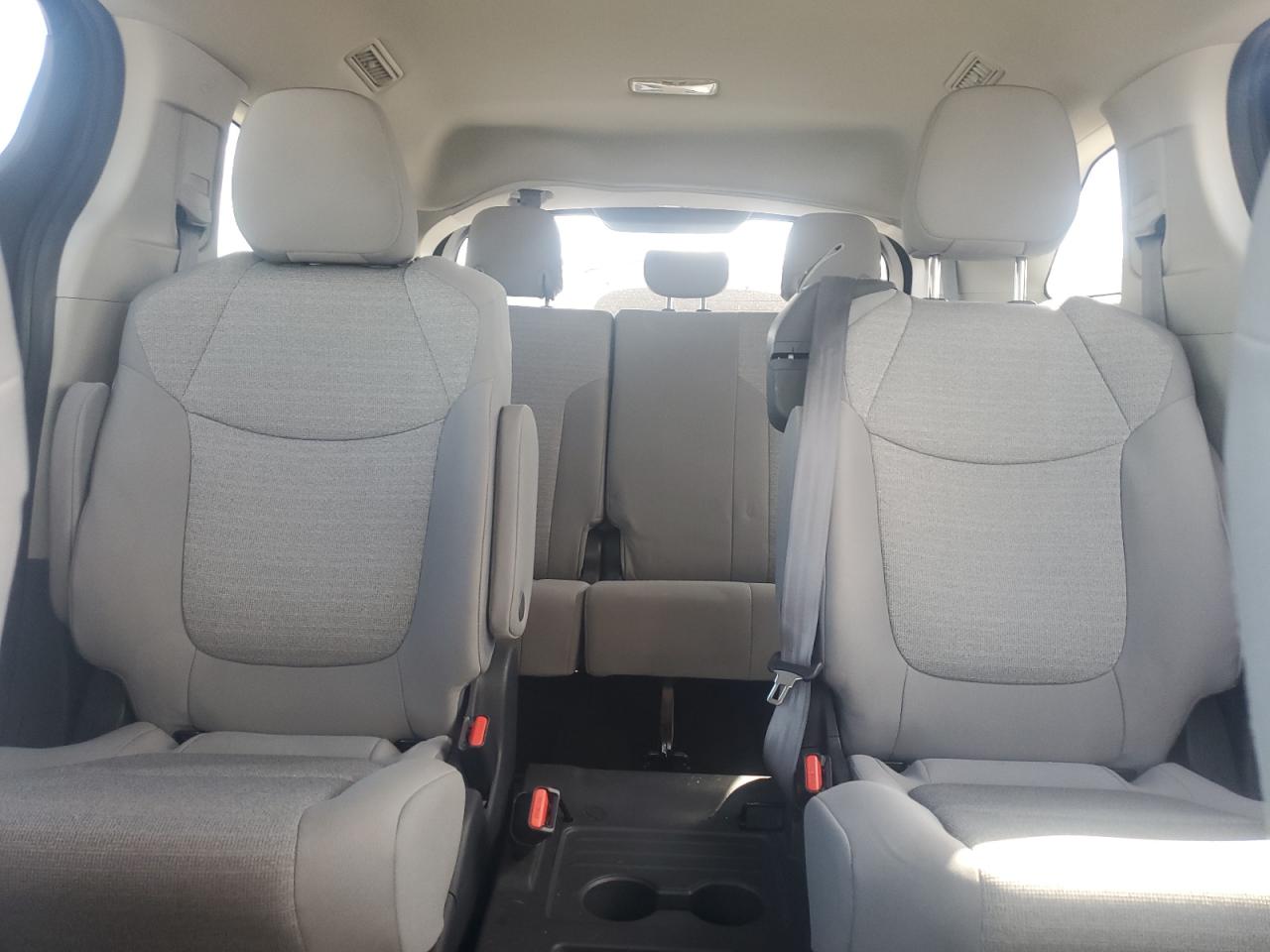 2022 Toyota Sienna Le VIN: 5TDKRKEC5NS111905 Lot: 70765145