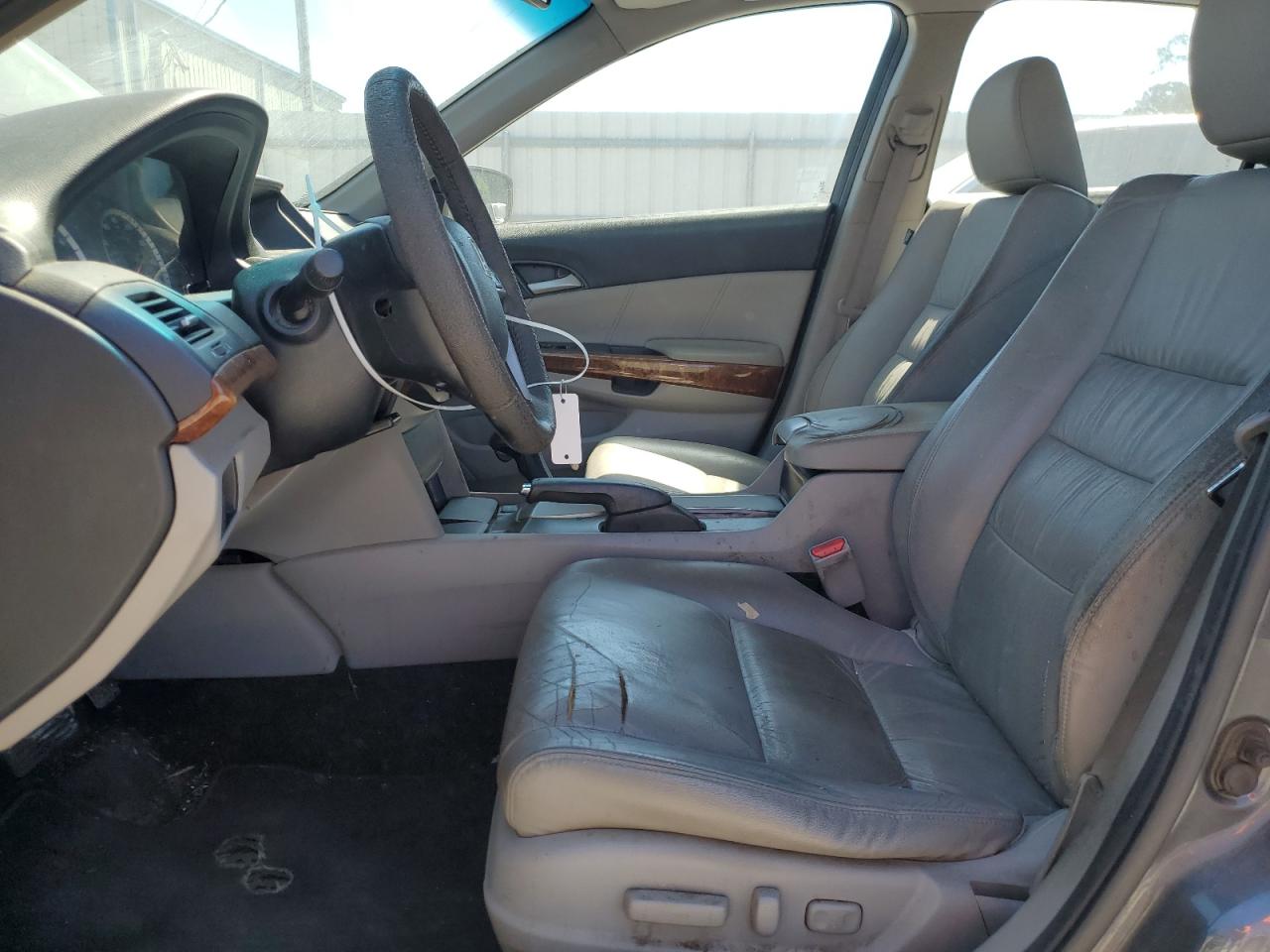 2011 Honda Accord Exl VIN: 1HGCP2F86BA040700 Lot: 70860905