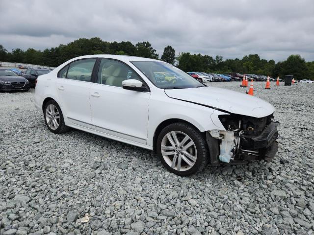  VOLKSWAGEN JETTA 2017 Белы