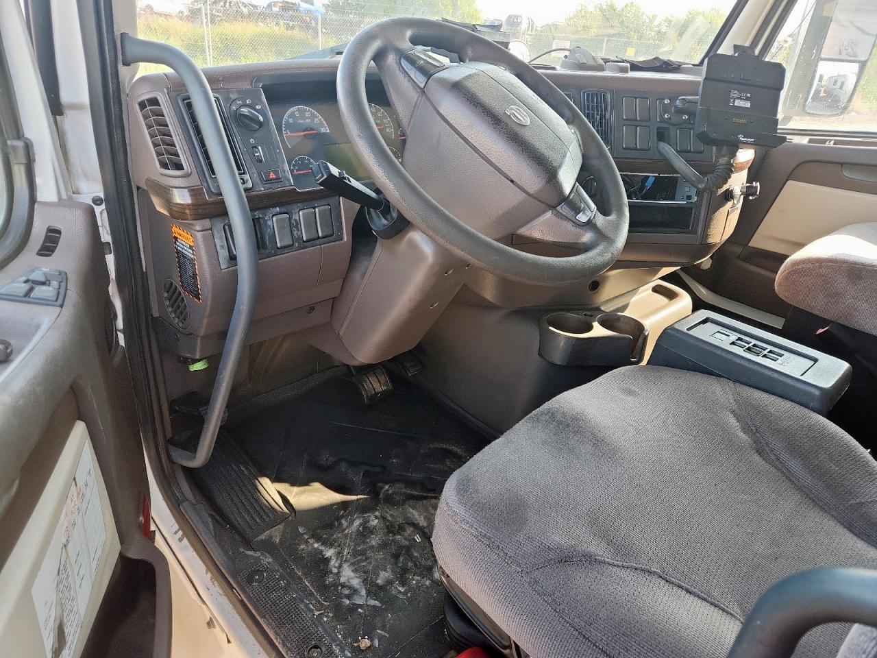 2014 Volvo Vnm Semi Truck VIN: 4V5M39VE2EN164930 Lot: 67400525