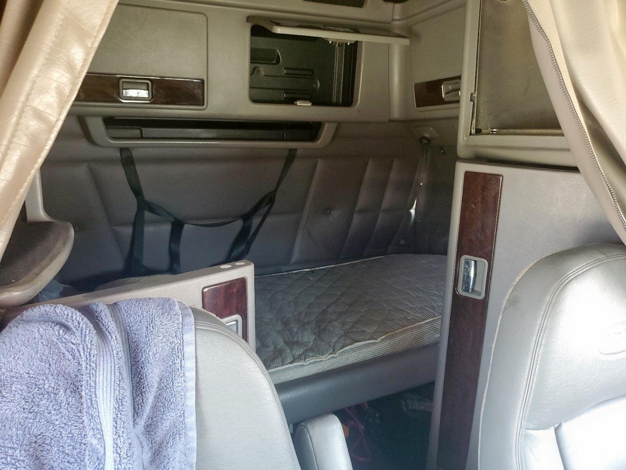 2023 Peterbilt 389 Semi Truck VIN: 1XPXD49X4PD798515 Lot: 65346485