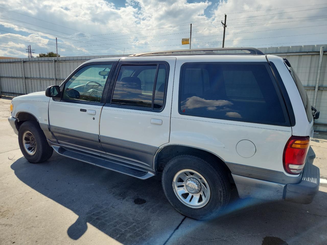 1999 Mercury Mountaineer white null gas 4M2ZU55P6XUJ01538 photo #3