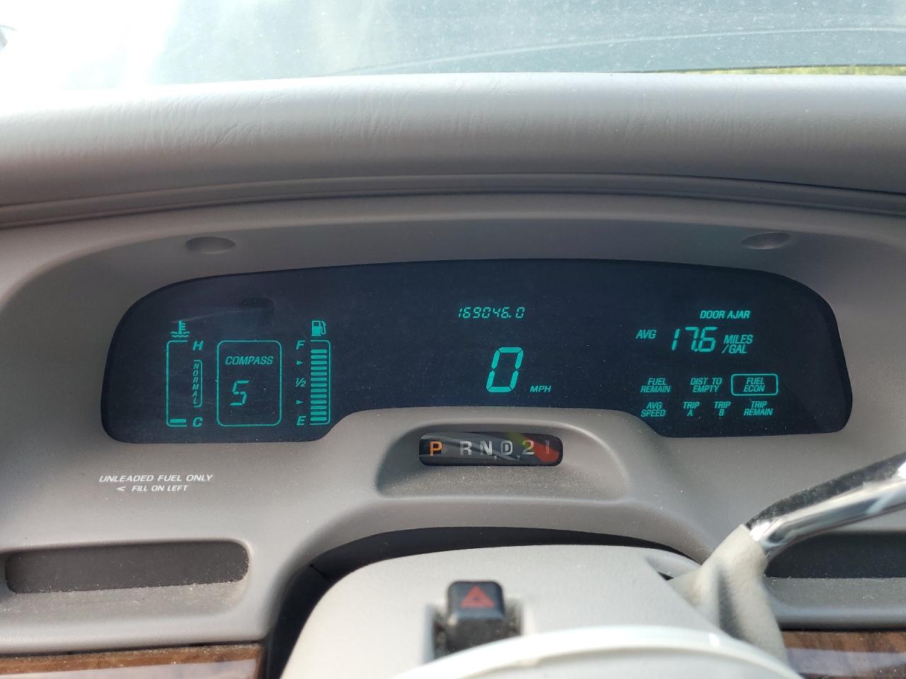 1LNLM82W6TY735021 1996 Lincoln Town Car Signature