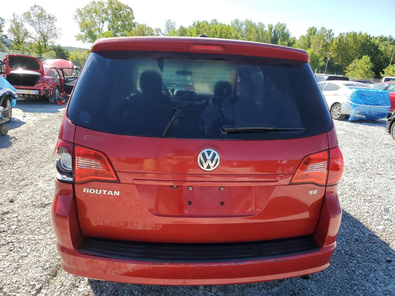 2010 Volkswagen Routan Se VIN: 2V4RW3D11AR168737 Lot: 70481675