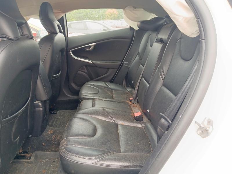 2015 VOLVO V40 SE LUX D2 AUTO 