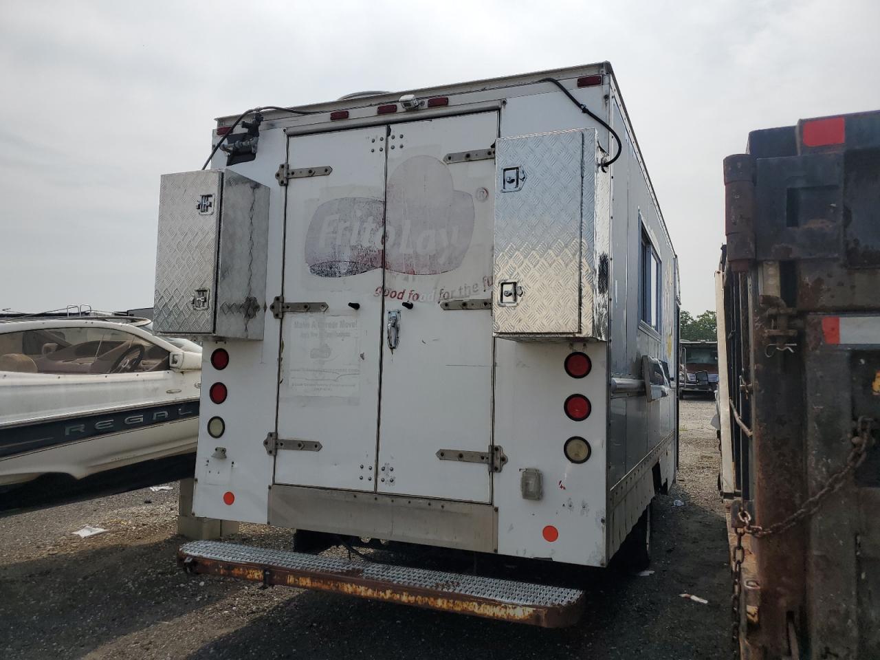 2007 Ford Econoline E350 Super Duty Cutaway Van white null gas 1FDSE35L27DA54235 photo #4