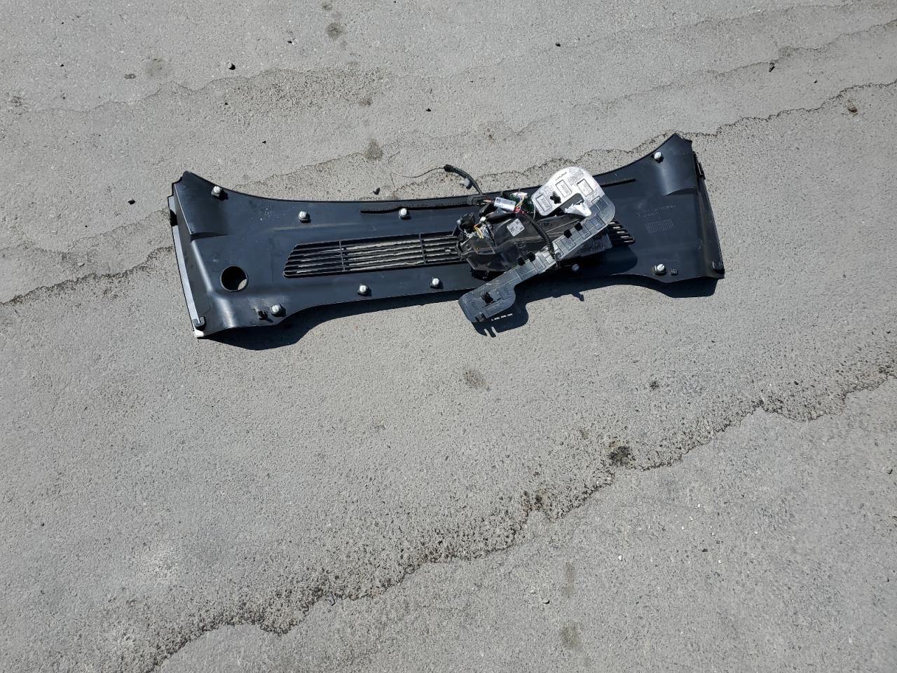 2024 Tesla Model Y VIN: 7SAYGDEE2RF113332 Lot: 69692185