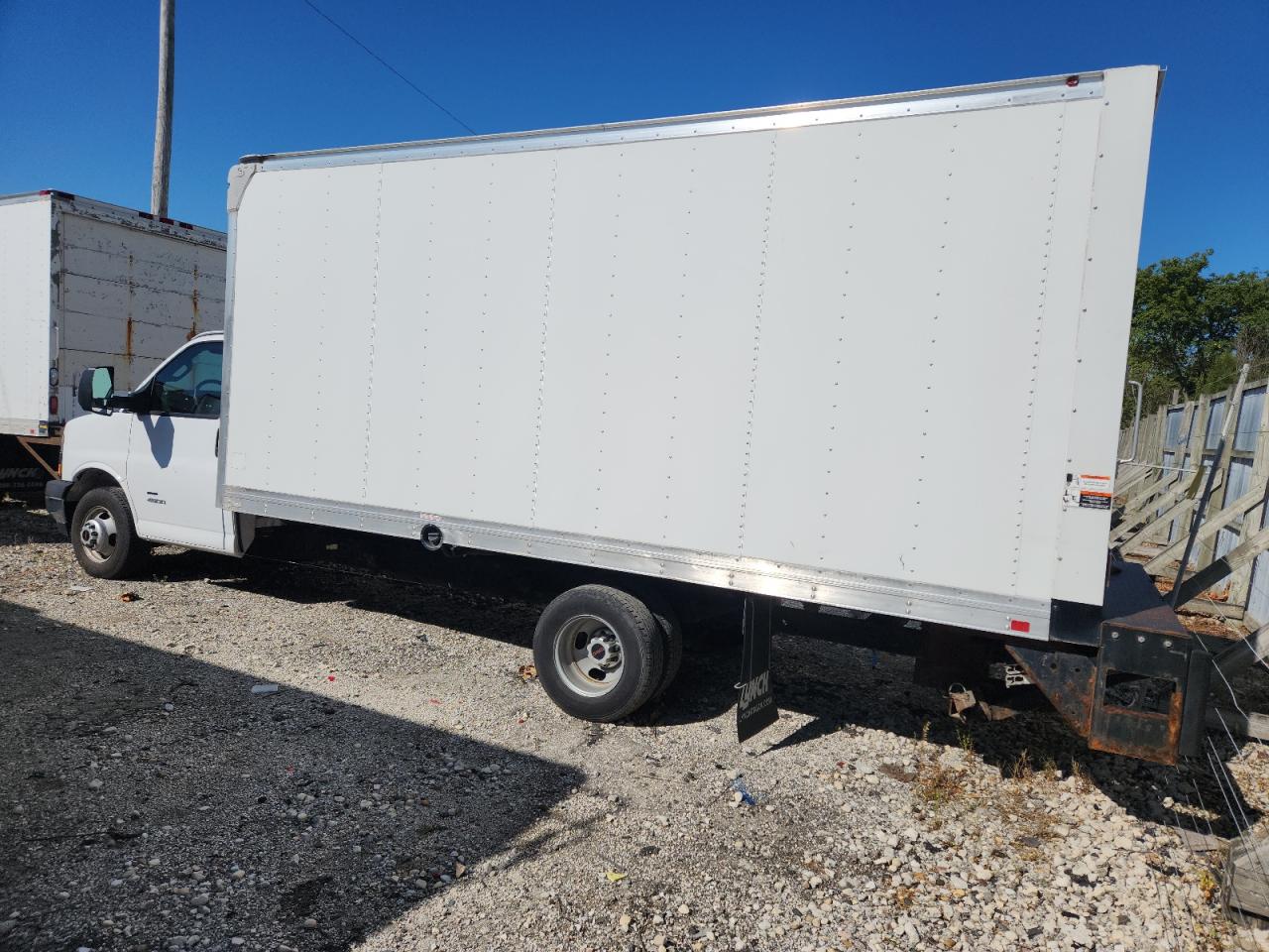 2019 GMC Savana Box Truck white null flexible 7GZ67VCG1KN011934 photo #4