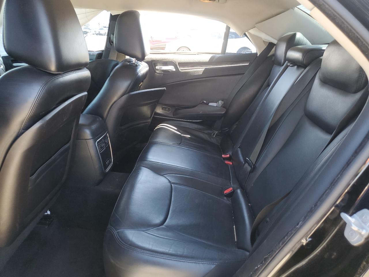 2015 Chrysler 300 Limited VIN: 2C3CCAAG1FH779746 Lot: 69328725