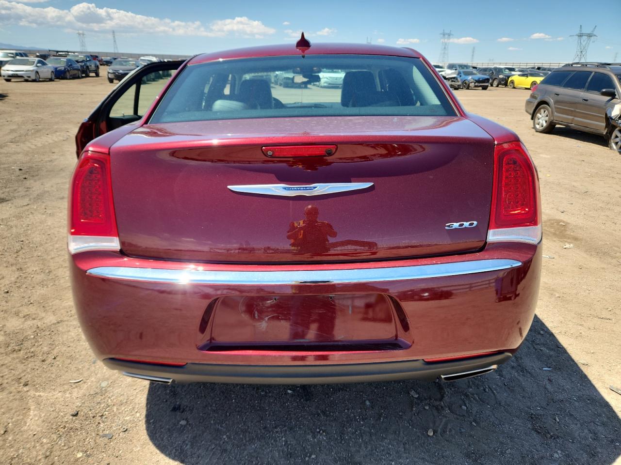 2020 Chrysler 300 Limited VIN: 2C3CCAEG2LH115445 Lot: 70415645