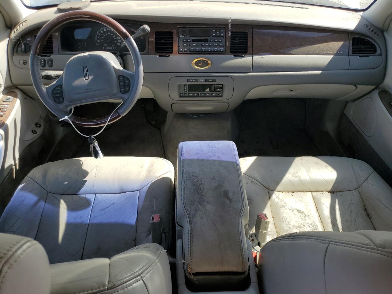 2002 Lincoln Town Car Cartier VIN: 1LNHM83W92Y609433 Lot: 69147145