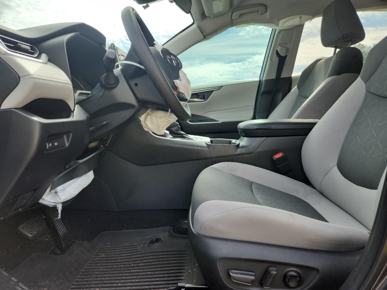 2021 Toyota Rav4 Xle VIN: 2T3W1RFV9MC170634 Lot: 70368865