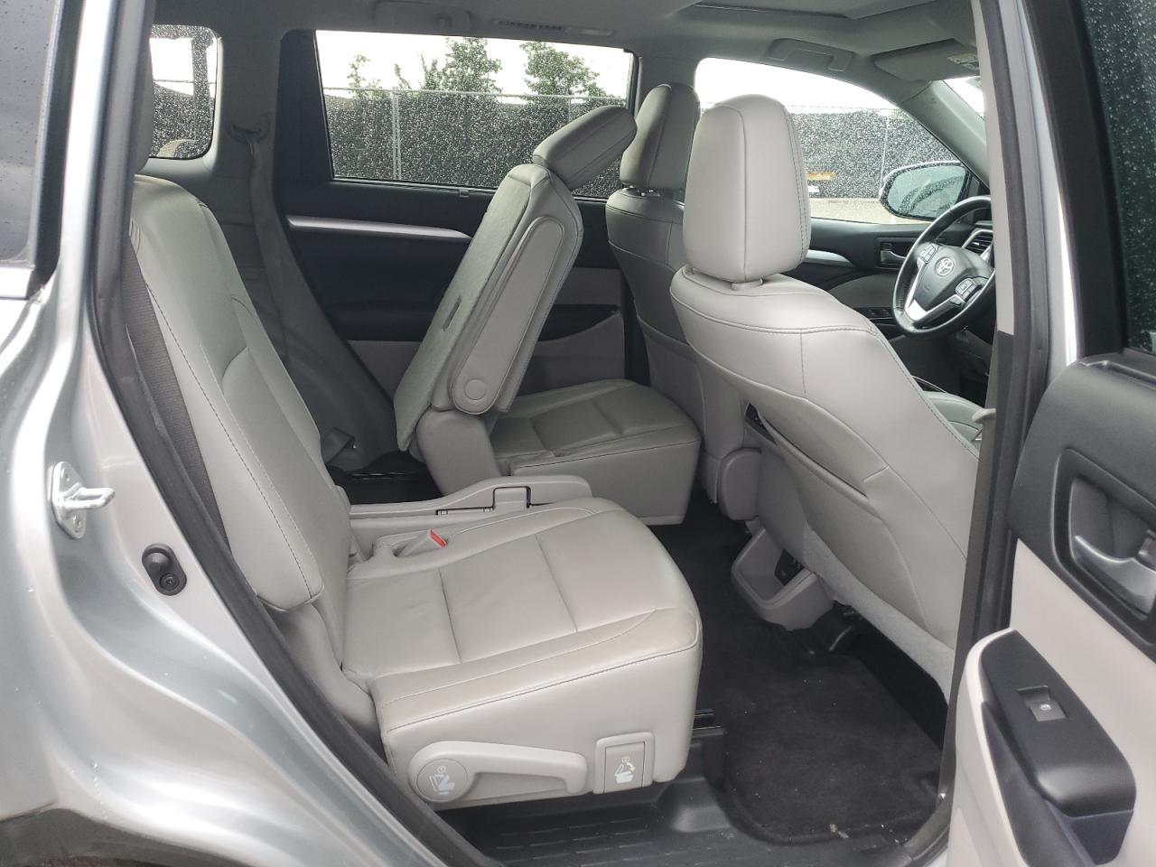 2017 Toyota Highlander Se VIN: 5TDJZRFH4HS509500 Lot: 85084615