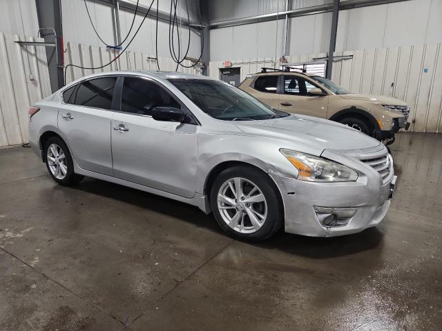 Sedans NISSAN ALTIMA 2015 Srebrny