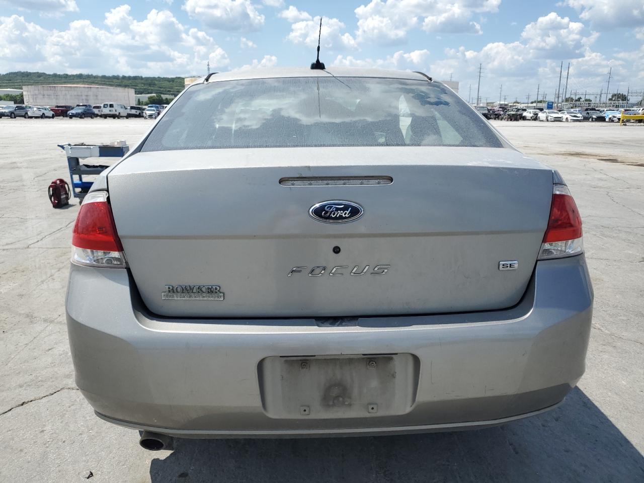 2008 Ford Focus Se VIN: 1FAHP33N58W207053 Lot: 69633925