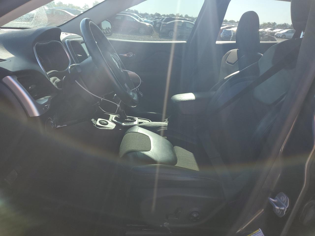 2018 Jeep Cherokee Latitude Plus VIN: 1C4PJMLX5JD562370 Lot: 70636185