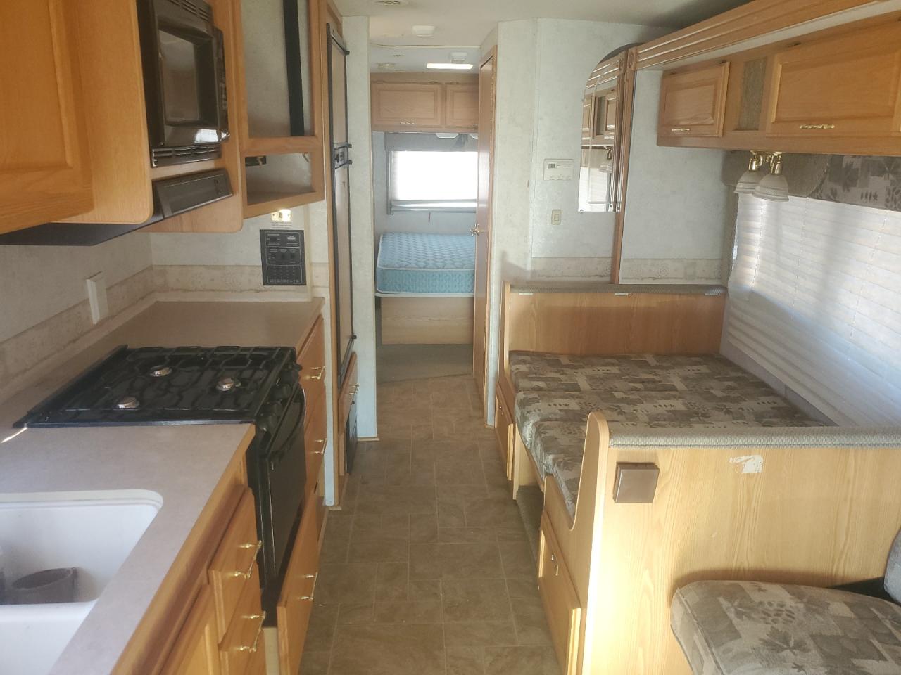 2005 Ford Econoline E450 Super Duty Cutaway Van VIN: 1FDXE45S84HB08841 Lot: 69345995