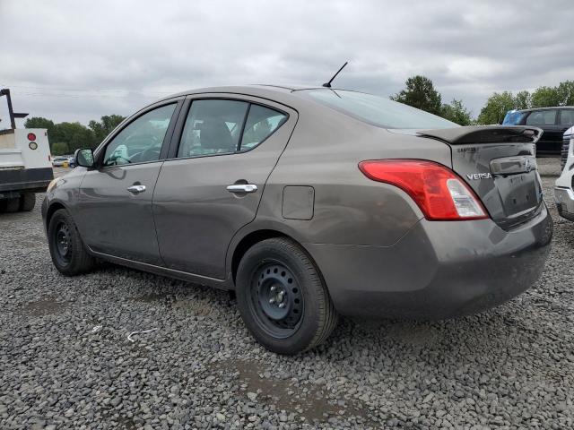 Sedans NISSAN VERSA 2013 Srebrny