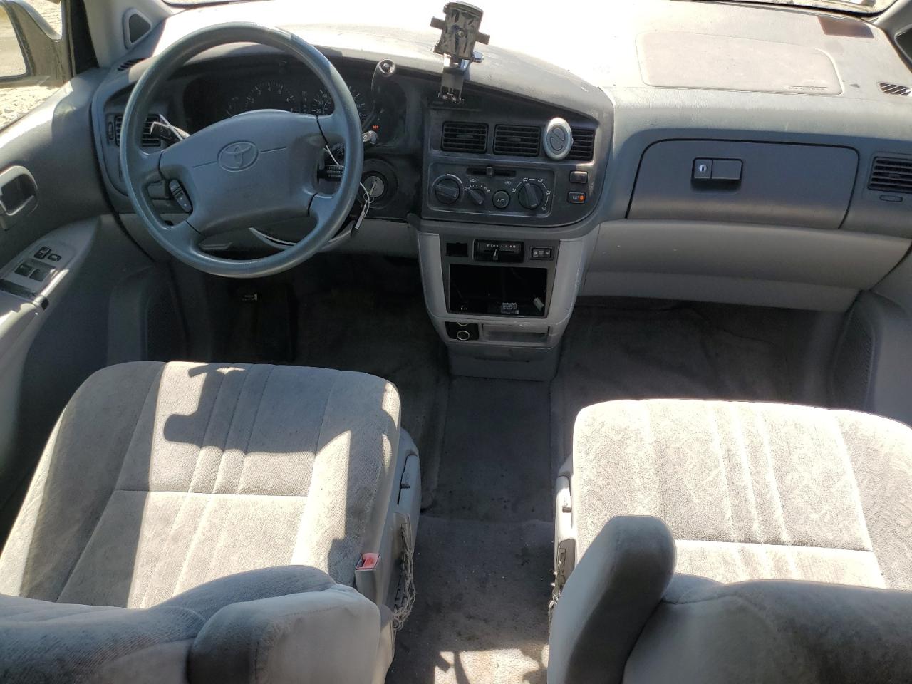 1999 Toyota Sienna Le VIN: 4T3ZF13C3XU092826 Lot: 70525095