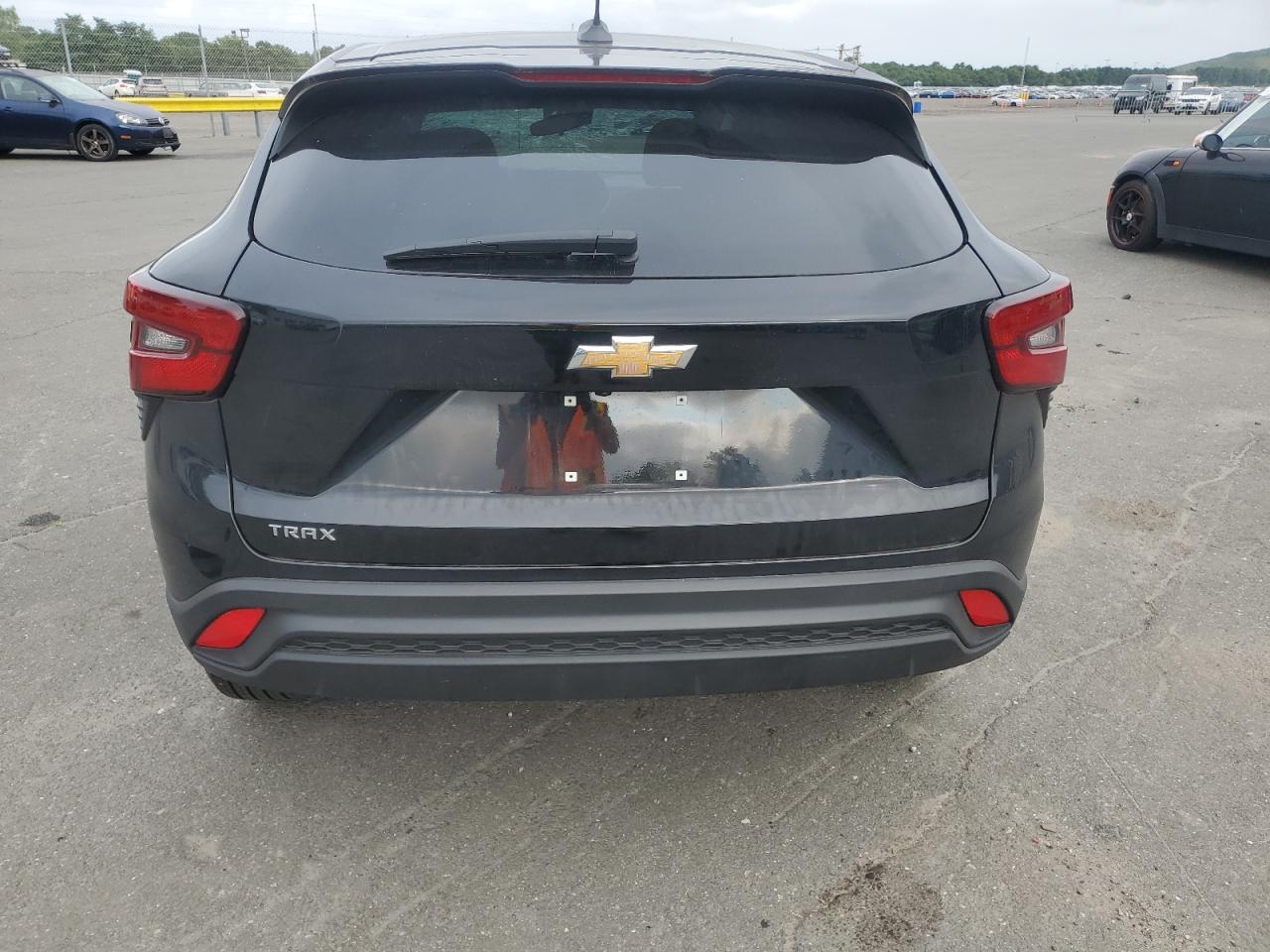 2025 Chevrolet Trax Ls VIN: KL77LFEP2SC074288 Lot: 68828785