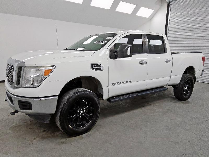  NISSAN TITAN 2017 Biały