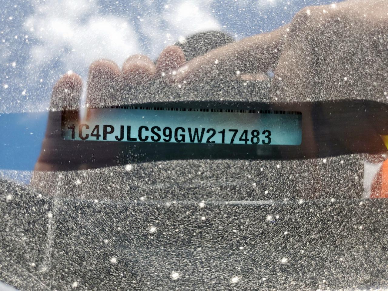 2016 Jeep Cherokee Latitude VIN: 1C4PJLCS9GW217483 Lot: 70473485