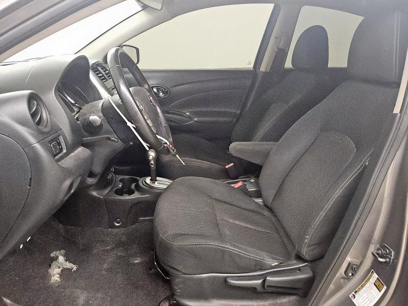  NISSAN VERSA 2017 Серый