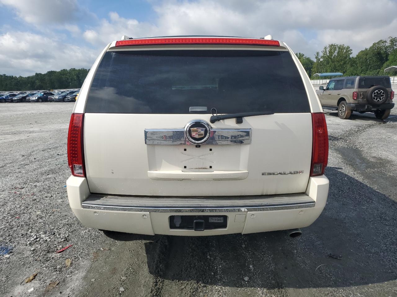 2008 Cadillac Escalade Luxury VIN: 1GYFK63898R215337 Lot: 68522925