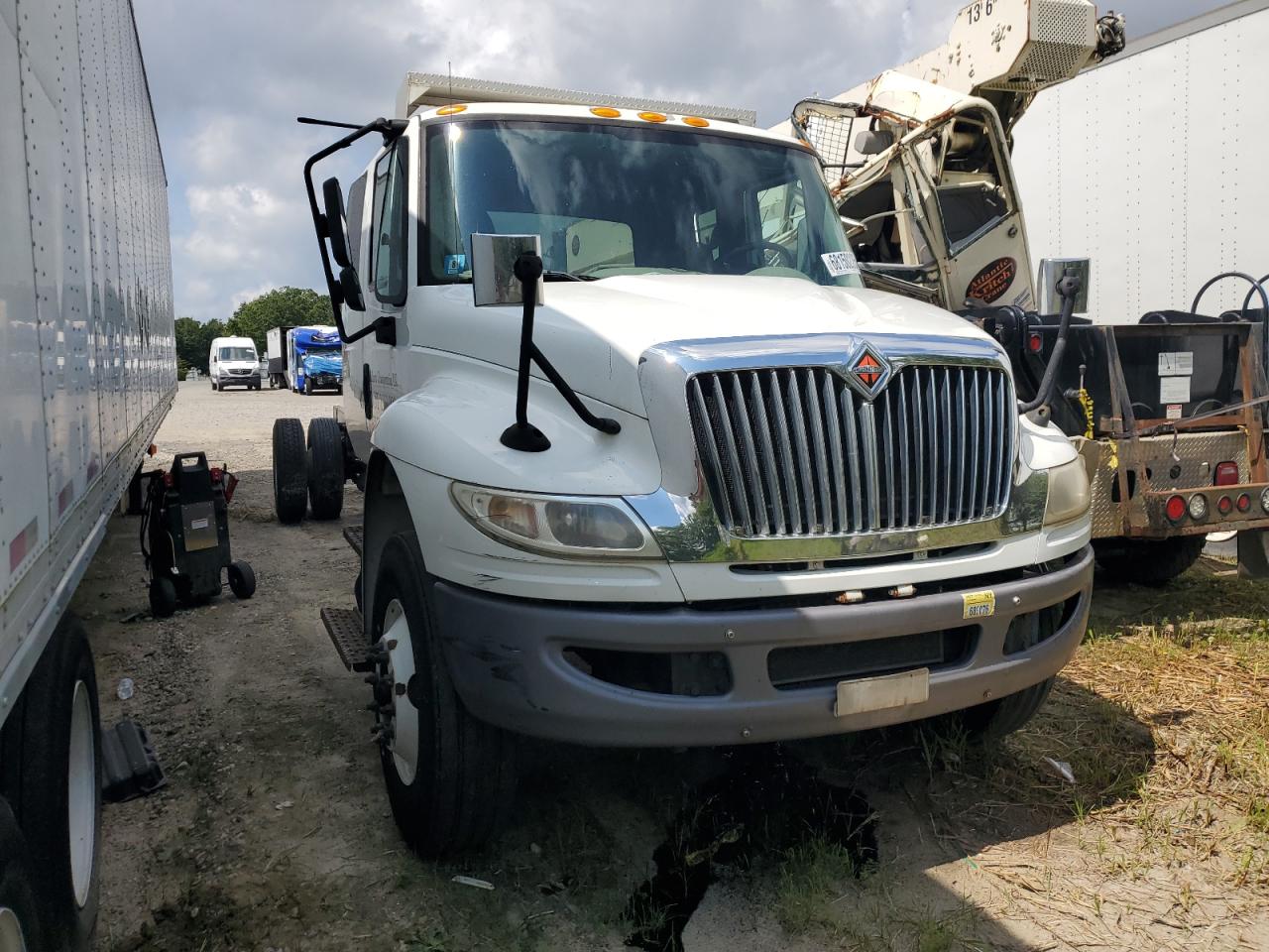 2018 International 4400 Truck Cab And Chassis white null diesel 1HTMKSTL1JH494081 photo #1
