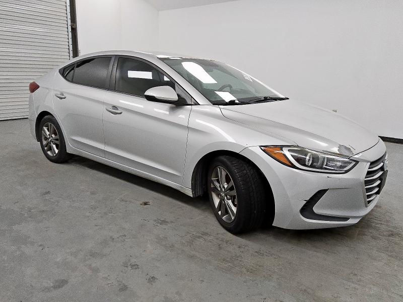  HYUNDAI ELANTRA 2018 Srebrny