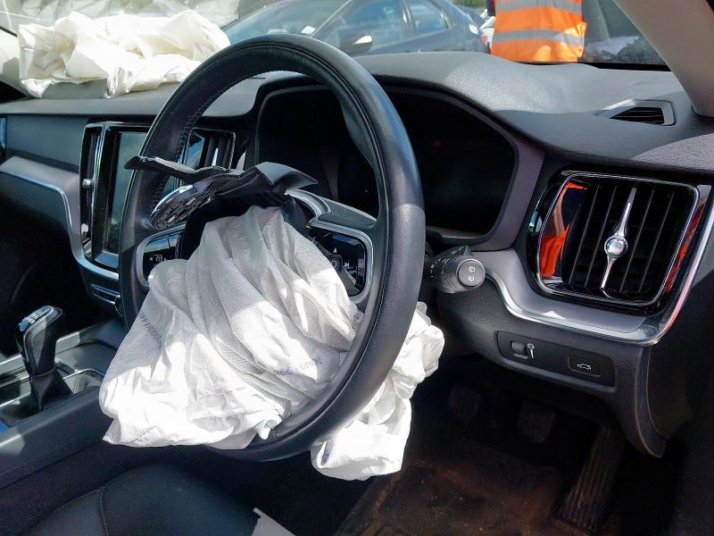 2018 VOLVO V60 MOMENTUM PRO D3 