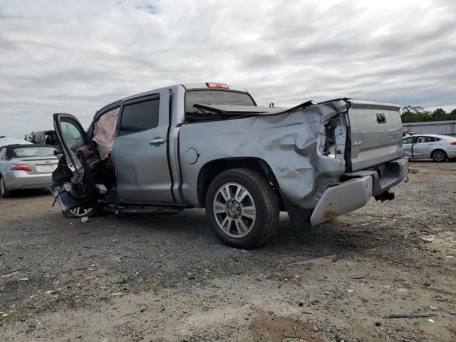  TOYOTA TUNDRA 2017 Серебристый