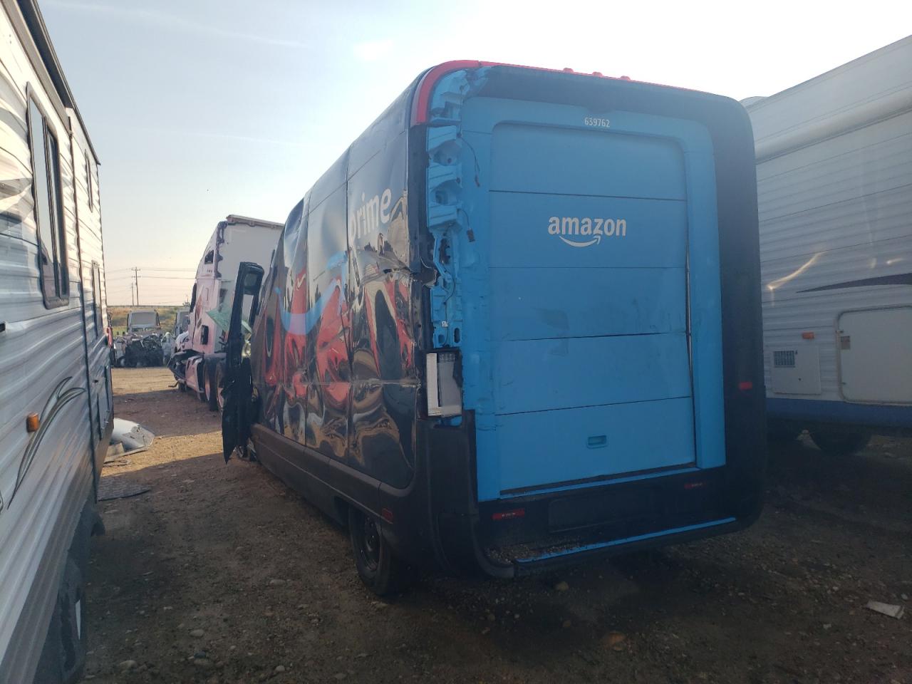 2025 Rivian Edv 700 7FCEHEB23SN029762 photo #3