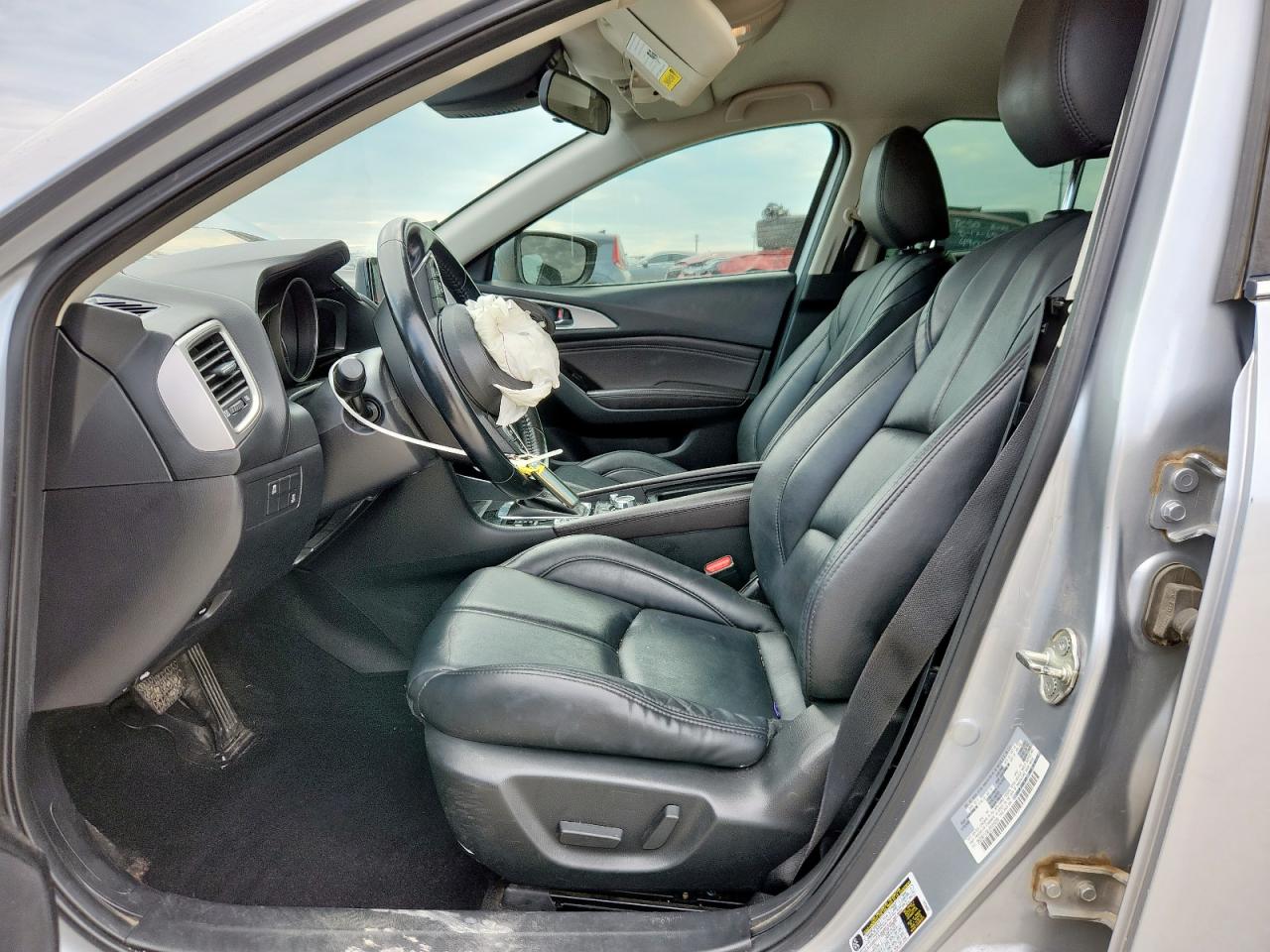 2018 Mazda 3 Touring VIN: 3MZBN1V32JM181679 Lot: 69927565