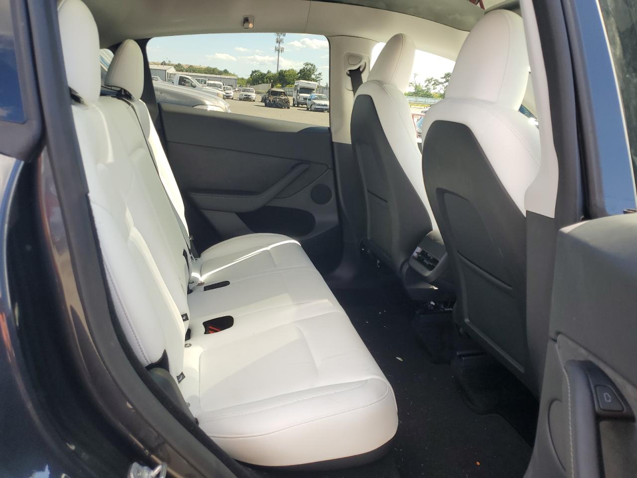 2025 Tesla Model Y VIN: 7SAYGDEDXSF227639 Lot: 70137355