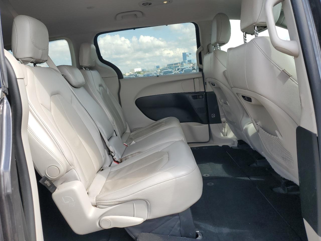 2019 Chrysler Pacifica Touring L VIN: 2C4RC1BG9KR605027 Lot: 67555055