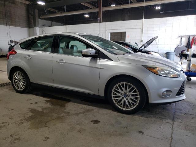 Hatchbacks FORD FOCUS 2012 Srebrny